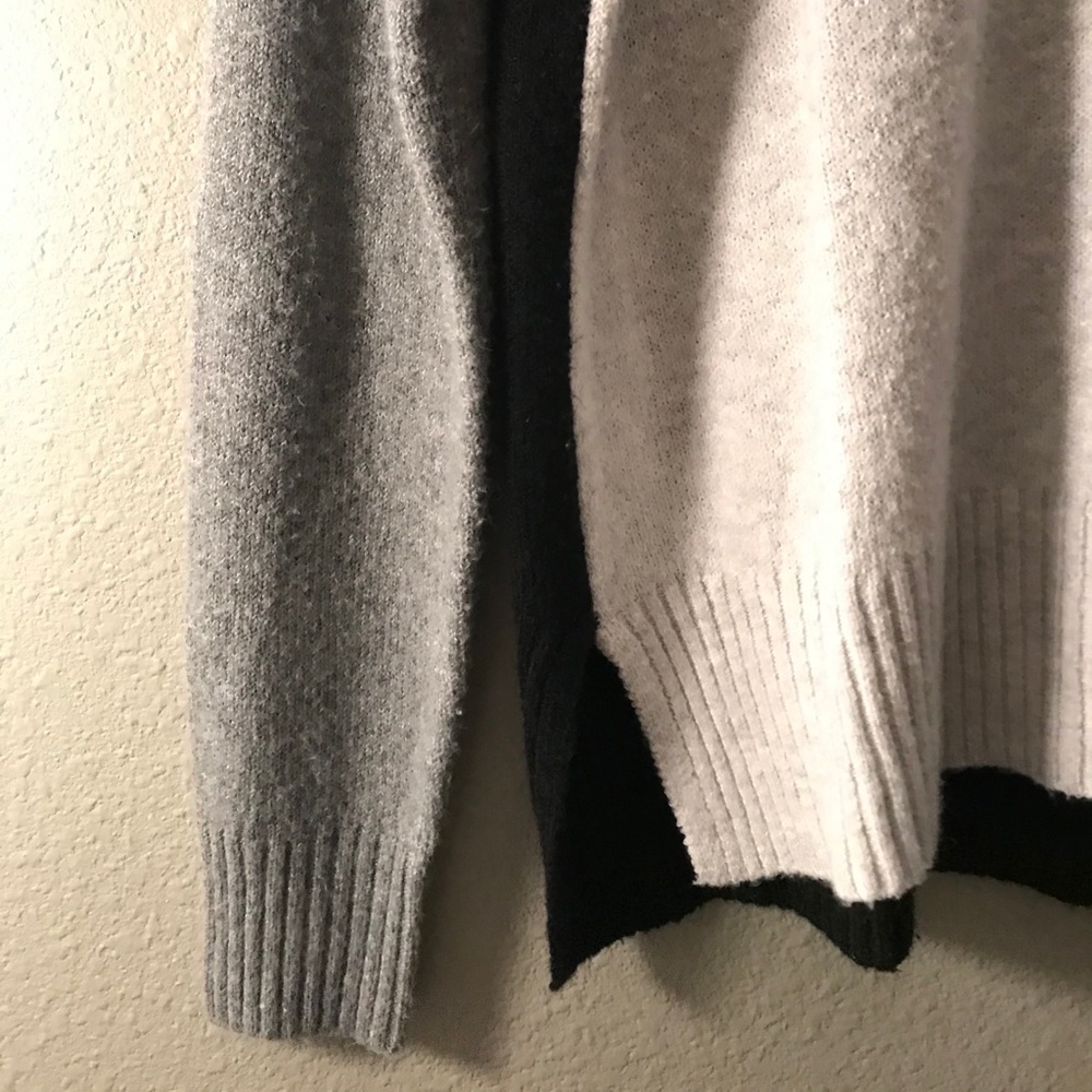 Color Block Sweater - Picture 3 of 4